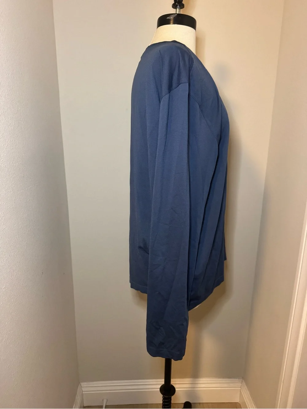 Swiftly Relaxed Long-Sleeve Shirt Hip Length in Brilliant Blue